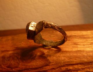 ANCIENT ROMAN BRONZE FINGER RING SET WITH AMETHYST - METAL DETECTING FIND 3