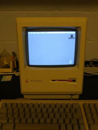 Mac Plus Computer - Vintage Macintosh Plus 1mb Memory - Software And Manuals