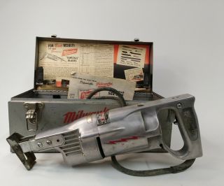 Vintage Milwaulkee Heavy Duty Sawzall Model 414 115 V 2250 100,  Blades