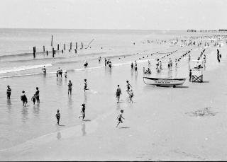 Vtg 1950s 35mm Negative Atlantic City Beach Scene Canoes People On Shore 503 - 39