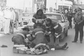 5 PHOTO NEGATIVES CHICAGO PD POLICE OFFICERS RESCUE GIVING AFRICAN AMERICAN CPR 3