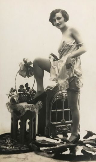 Nude Model Undressing - Vintage French Photo Postcard - 1905 - 1915