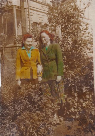 1950s Pretty Women Girls In Garden Couple Hand Tinted Russian Photo Lesbian Int