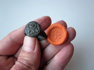 perfect and ancient Crusader ' s bronze ring seal 12 - 13 A.  D. 2