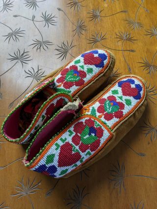 Vintage Native American Indian Moccasins 1940s 1950s Beaded Hearts