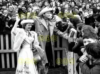 Photo Sg - Roy Rogers & Dale Evans With Fans,  Haringay Stadium,  London,  1954