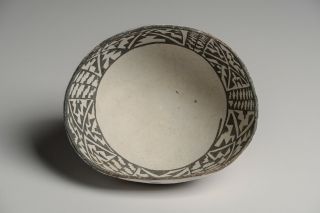 Pre Columbian Anasazi Holbrook Black On White Scoop - Shaped Bowl 1075 - 1130 A.  D.