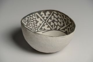 Pre Columbian Anasazi Holbrook Black on White Scoop - Shaped Bowl 1075 - 1130 A.  D. 4