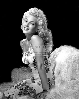 Actress Lana Turner - 8x10 Publicity Photo (rt484)