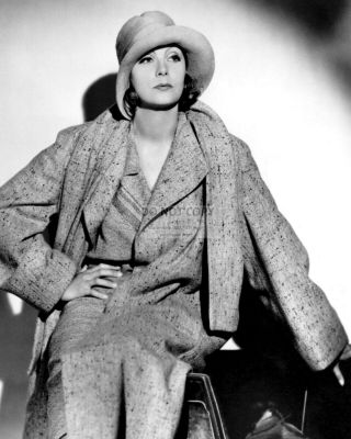 Greta Garbo In The Film " Anna Christie " - 8x10 Publicity Photo (mw351)