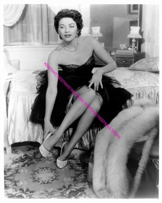Actress Yvonne De Carlo Removing Her Shoe Upskirt Leggy 8x10 Photo A - Yd5