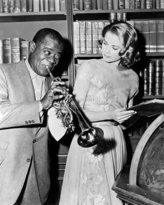 Grace Kelly & Louis Armstrong On The Set Of " High Society " - 8x10 Photo (rt676)