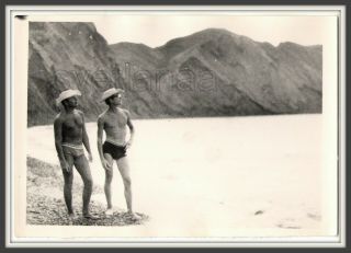 Beach Couple Handsome Men W/ Hats Trunks Muscle Bulge Buddies Love Vtg Photo Gay