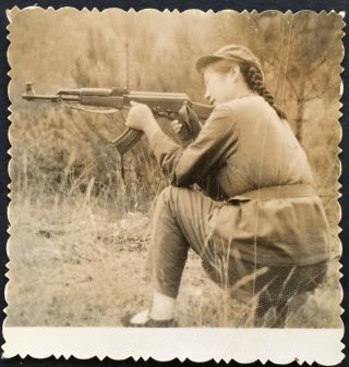 China Militia Girl Ak47 Machine Gun Shooting Chinese Woman Photo 1960s Orig.