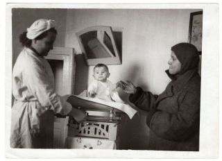 Vintage Medical Photo Little Girl Patient Childrens Hospital Doctor Nurse L917f