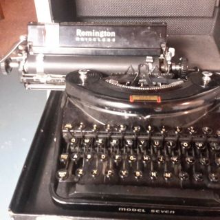 Vintage Antique Remington Rand Noiseless Portable Typewriter With Case