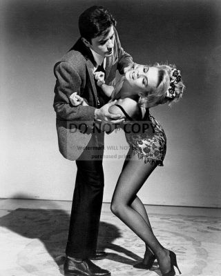 Alain Delon & Ann - Margret In " Once Upon A Thief " - 8x10 Publicity Photo (sp370)