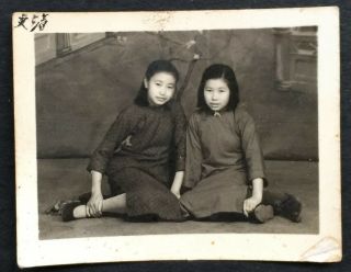 Pretty Chinese Girls Qipao Studio Photo 1940s Orig.