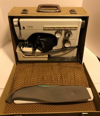 Vintage Viking Husqvarna Sewing Machine 6430 Model W/accessories