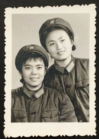 China Pla Woman Soldiers 1974 - Style Cap Chinese Army Photo