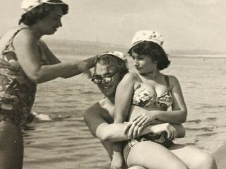 1960s Two Sexy Women Sitting in the arms of man Black Sea Swimsuit vintage Photo 3
