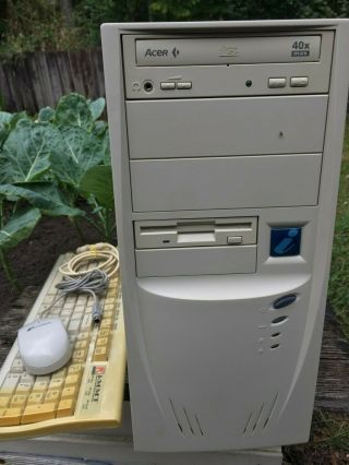 Vintage Incus American Megatrends Desktop Computer With Keyboard And Mouse