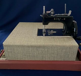 Vintage Singer SewHandy Model 20 Sewing Machine 2