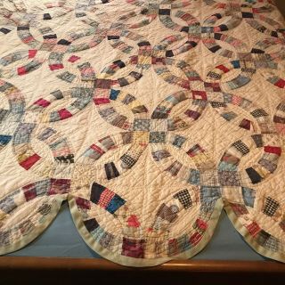 Vintage Hand - Sewn Wedding Ring Quilt Top,  75” X 60”,  Large Scalloped Edges