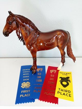 Breyer Glossy Straight Bet W/ribbons Show Horse,  Breyerfest 2018 Duende Mold