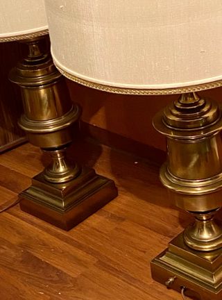 Vintage Pair STIFFEL Brass Trophy Urn Lamps Hollywood Regency Traditional. 2