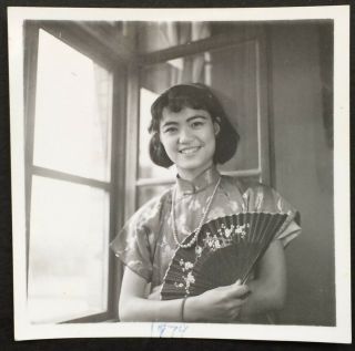China Woman Cheongsam Qipao Fan Chinese Dresses 1974 Orig.