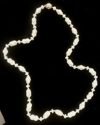 VTG MIRIAM HASKELL (Signed) Art Deco White Milk Glass NECKLACE Box Clasp 2