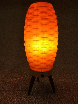 Vintage 1960s Mcm Orange Bubble Beehive Basket Weave Plastic Tripod Atomic Lamp