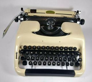 Vintage Rare Voss Deluxe Cream Color Portable Typewriter With Case - Great