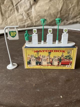 Vintage Lesney Matchbox Bp Garage Pumps And Sign
