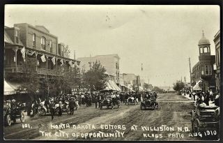 Rppc Williston Nd North Dakota Editors In Town Busy Street Scene 1910
