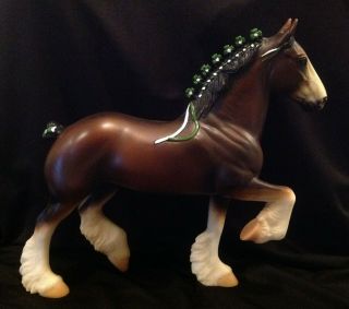 97 - 98 9733 Green & White Ribbons Peter Stone Trotting Clydesdale Drafter Model