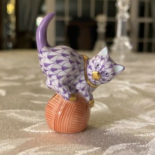 Herend Porcelain Rare Purple Fishnet Sculpture " Mini Cat On Yarn Ball "