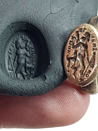 Stunning Ancient Bronze Roman Era Seal Ring Depicting Female 8,  2 Gr 19 Mm