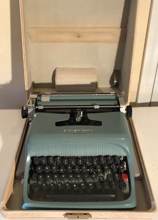Vintage Olivetti Underwood Typewritter W Hard Carrying Case Teal Green