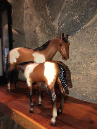 Breyer Horse Pair Pinto - Traditional Size Mare & Suckling Foal 1982 - 1983 Special 3
