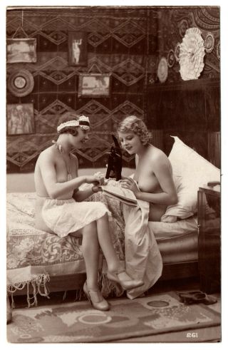 1920s Photo Postcard Nude Lesbian Girls In Bed Maid 261 Biederer Naked Risque