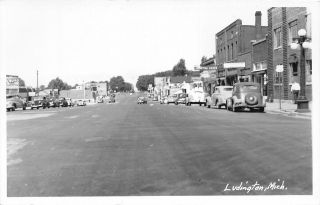 G99/ Ludington Michigan Rppc Postcard C1950s Main Street Stores Autos