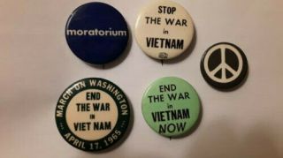 5 Vietnam Protest Pinbacks 1960s Includes: March On Washington 1965; Moratorium