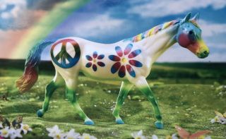 Nib Breyer Peace Love & Horses Classic 61083 Rainbow Hand - Painted Realistic
