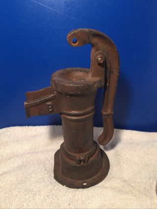Vintage Small Cast Iron Hand Water Pump 9”x 5”.  Garden Feature