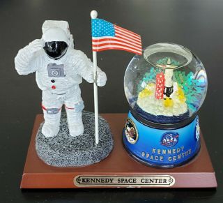 Kennedy Space Center Apollo 11 Nasa Snow Globe With Flag And Neil Armstrong