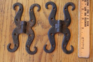 2 Vintage Cast Iron Hinges Ornate Swirl Door Hinge Hammered Style Gothic 5 - 1/2 "