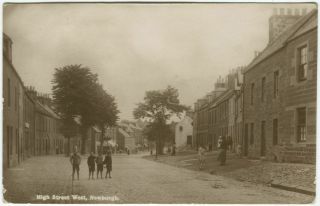 High Street West,  Newburgh - Fife Postcard (p3101)