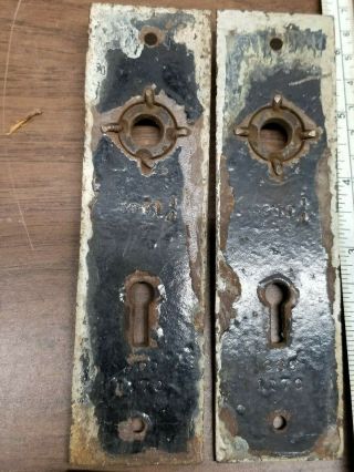 Vintage Set of 2 DOOR KNOB ornate escutcheon / backplate KEY HOLE LOCK 6 